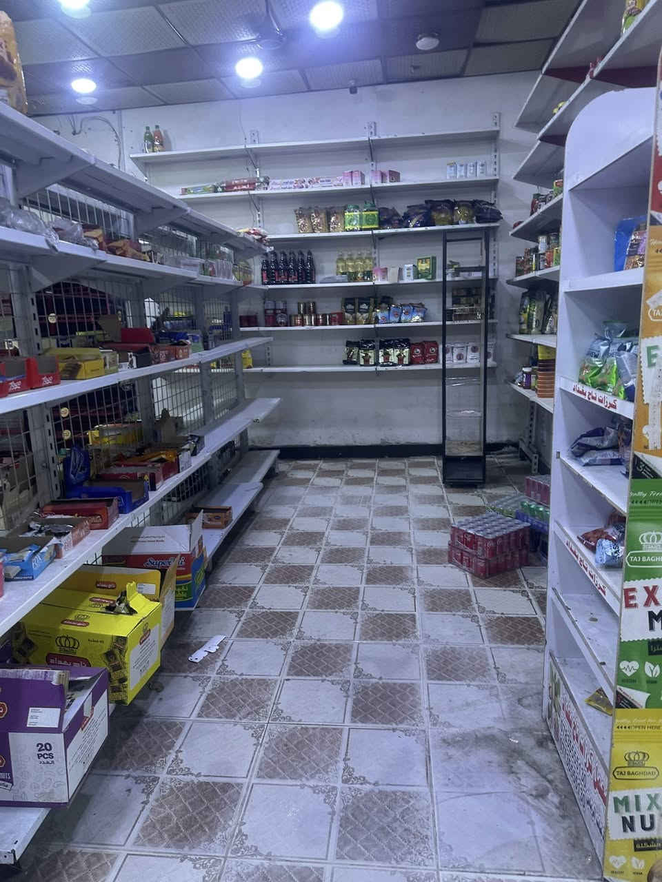 السلام عليكم محل للبيع بشارع السعدي مستعجل على بيعتا بسبب ضروف للاستفسار ***********
