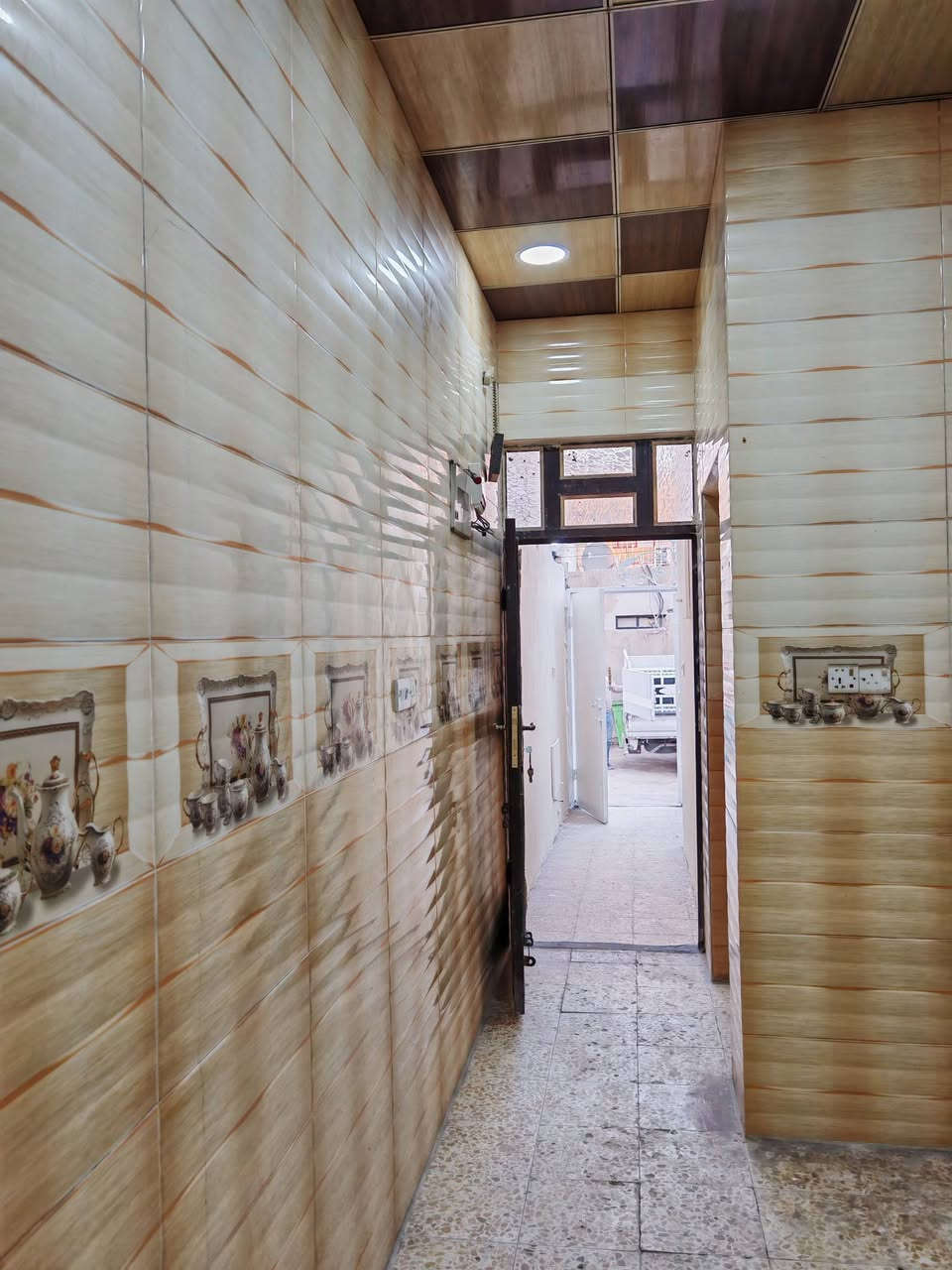 السلام عليكم بيت بالبراكيه شارع المطار القديم الفرع الي مقابل صيدلية المطار البناء صب كونكريت اساس +سقف  كونكريت.. والبناءبلوك درجة أولى شبيه الطفيلي العنوان سابقا صيدليه المطار حاليا صيدليه صفا عبد الرضا الرماحي
***********
