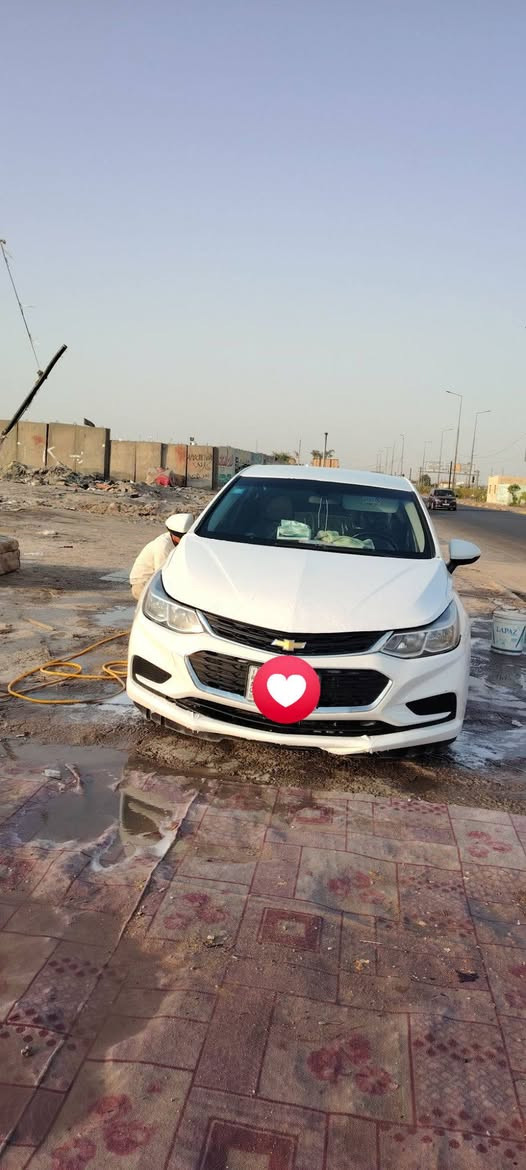 السلام عليكم
شفرليت كروز مديل 2017 وارد أمريكي (حادث قطعتين جاملغ وباب فقط) 
"مواصفات السياره LT
شاشه كأمره دواره تحكم ستيرن أنظمة قياده 
منظومة زنون عالي ناصي 
سعة المحرك : ١.٤ تيربو 
رقم بصره (14)
السعر : 80 وبيها مجال 
العنوان : البصره - المعقل 
رقم الهاتف لتواصل : ***********

