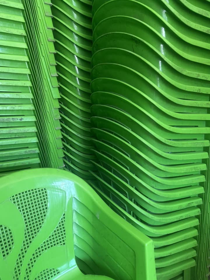 ‏سلام عليكم كراسي العدد 450 السعر 6000 مكان بغداد حي Wore رقم الهاتف***********
