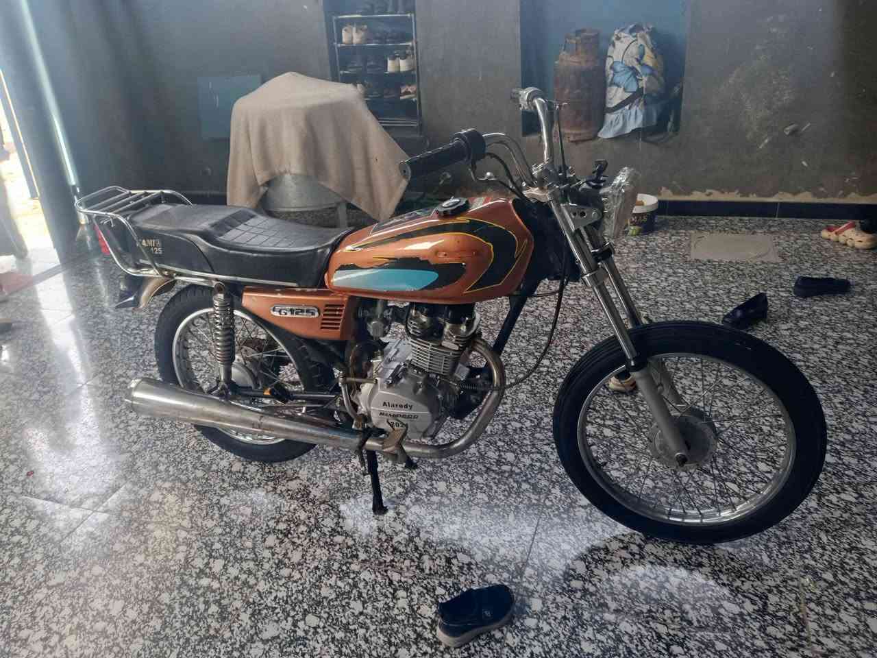 دراجه للبيع موديل 16 شاصي ارشه وراق كامل وصولي مكان ناصرية مركز سعره 450 هذ رقمي ***********
