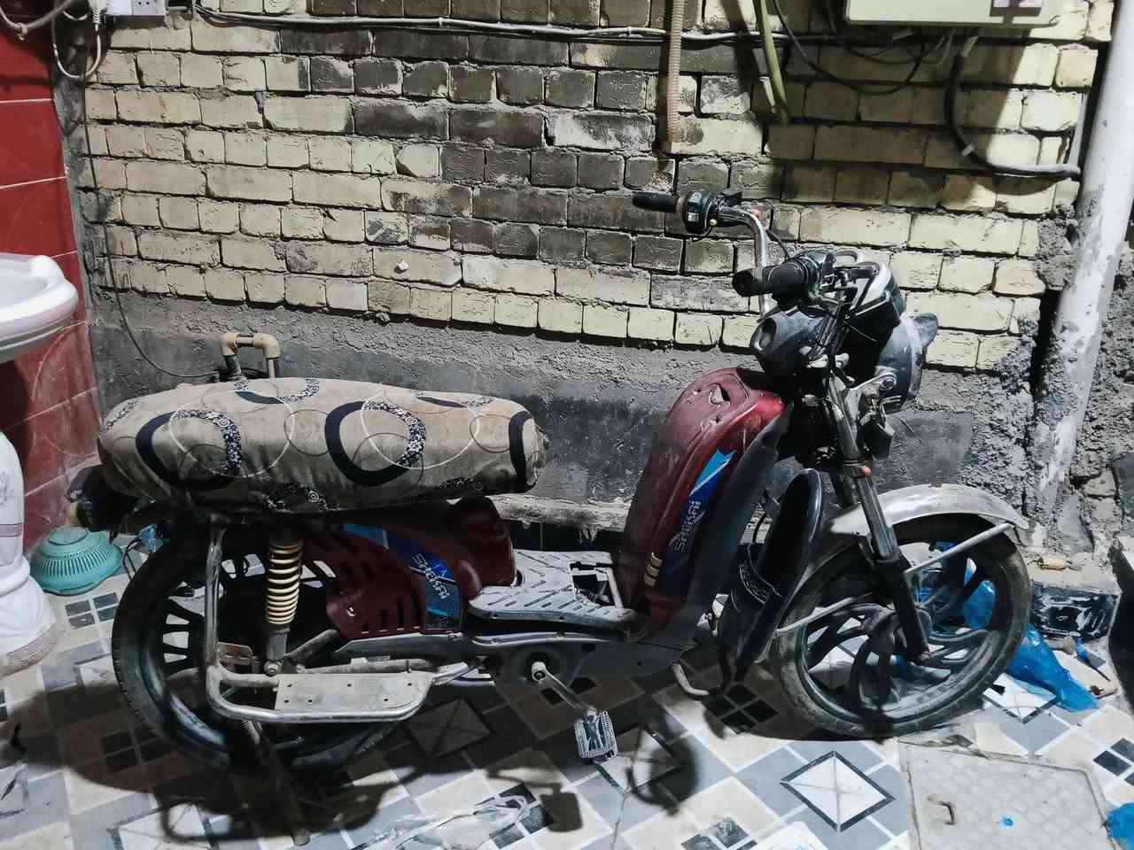 السلام عليكم عندي دراجة شحن اللبيع سعر 150 اتصال على رقم هذا *********** او اتصال على رقم هذا ***********
