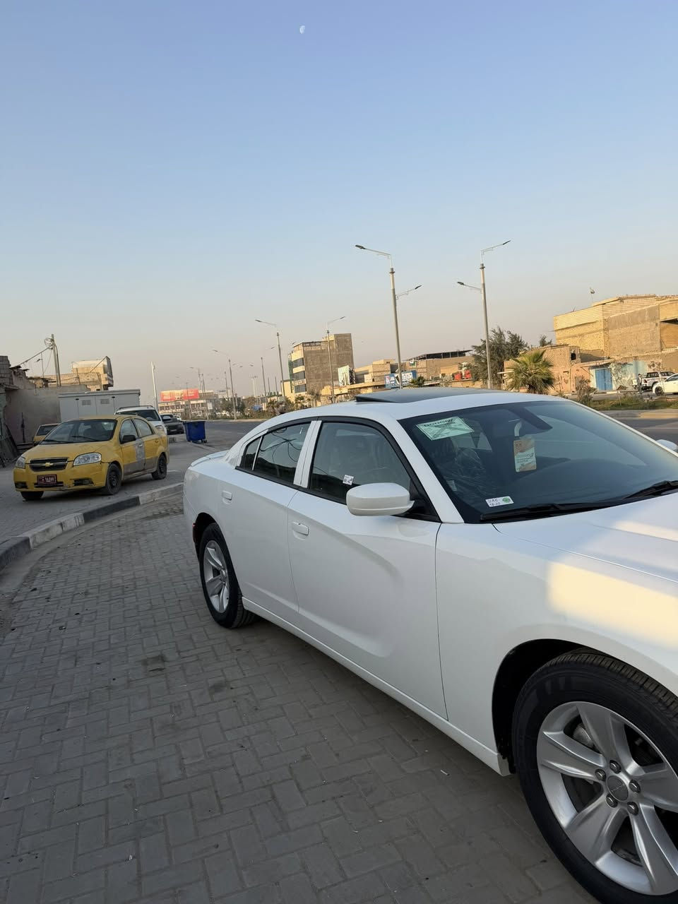 السلام عليكم دوج جارجر 2017 فول موصفات رالي السياره لون ابيض كفاله ما عده كارت بل البنيد كد اشبر فقط هذا بيه والباقي كفاله من صبغ ضربه تبديل شاصي لغود وارد كندي رقم اربيل المآني سنويه لل2030 وكاله تحويل ثاني يوم محرك كير كفاله شرط الفحص محرك3.600 تو يول السياره تخم تاير ويل اصلي ستوه شاده وحداده ستوه نافضهه كله السياره ربع متصرف عليه. مكاني البصرة السعر 243  وبيه مجال للشراي ***********
