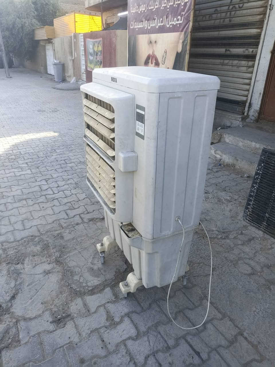 سلام عليكم جميعا كونفيره للبيع
الله شاهد هواه ثلج شاشه شغاله غطاس جديد 
اريدها 85
***********مكاني شعب
