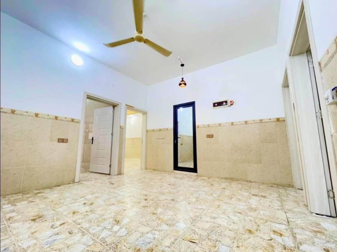 مشتمل طابق ارضي للايجار ⭐️
بمساحة 150 م 

يحتوي
استقبال - مطبخ - هول - غرفتين نوم - صحيات

الموقع : حي الواسطي شارع مول زياد خلف عقارات 
الذهب ومكتب المحامي مصطفى قاسم البيك 📍

ثمن الايجار : 350 الف 

••••••••••••••••••••

نستقبل كافة عروضاتكم وطلباتكم 🏡 
لبيع - وشراء - وتأجير العـقـارات 

ملاحظة نتعامل بالعقارات الطابو صرف فقط 🔔
بأشراف قانوني 👨‍⚖️

مكتـــب الـــذهـــب للعـقار 
تأسس : 2004 

للأستعلام والاستفسار 
موقع المكتب : كركوك - حي الواسطي شارع اذاعة الرشيد مقابل قرطاسية دار الفجر 2 📍

***********
***********
