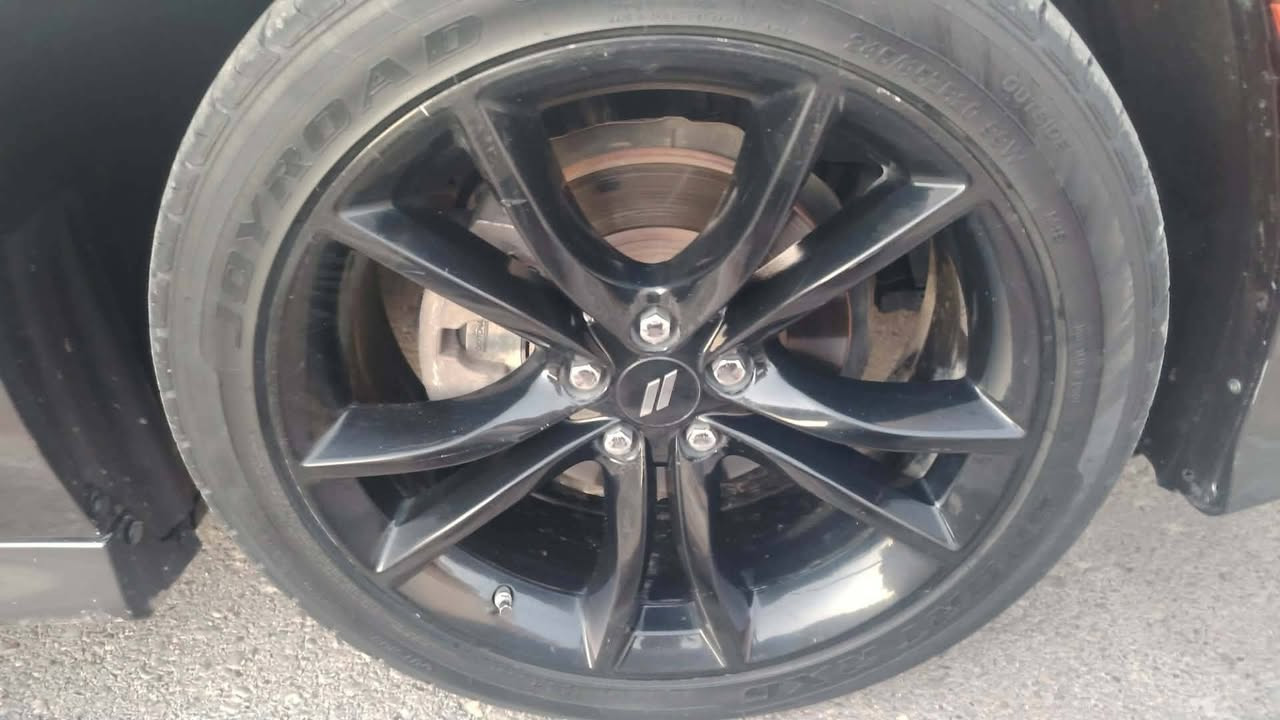 السلام عليكم
تخم ويل وتاير حجم 20 بلادي
مكفول من الحيم وعواج وصبغ 
مكاني بغداد
للبيع فقط السعر ٤٠٠ الف
***********
***********
