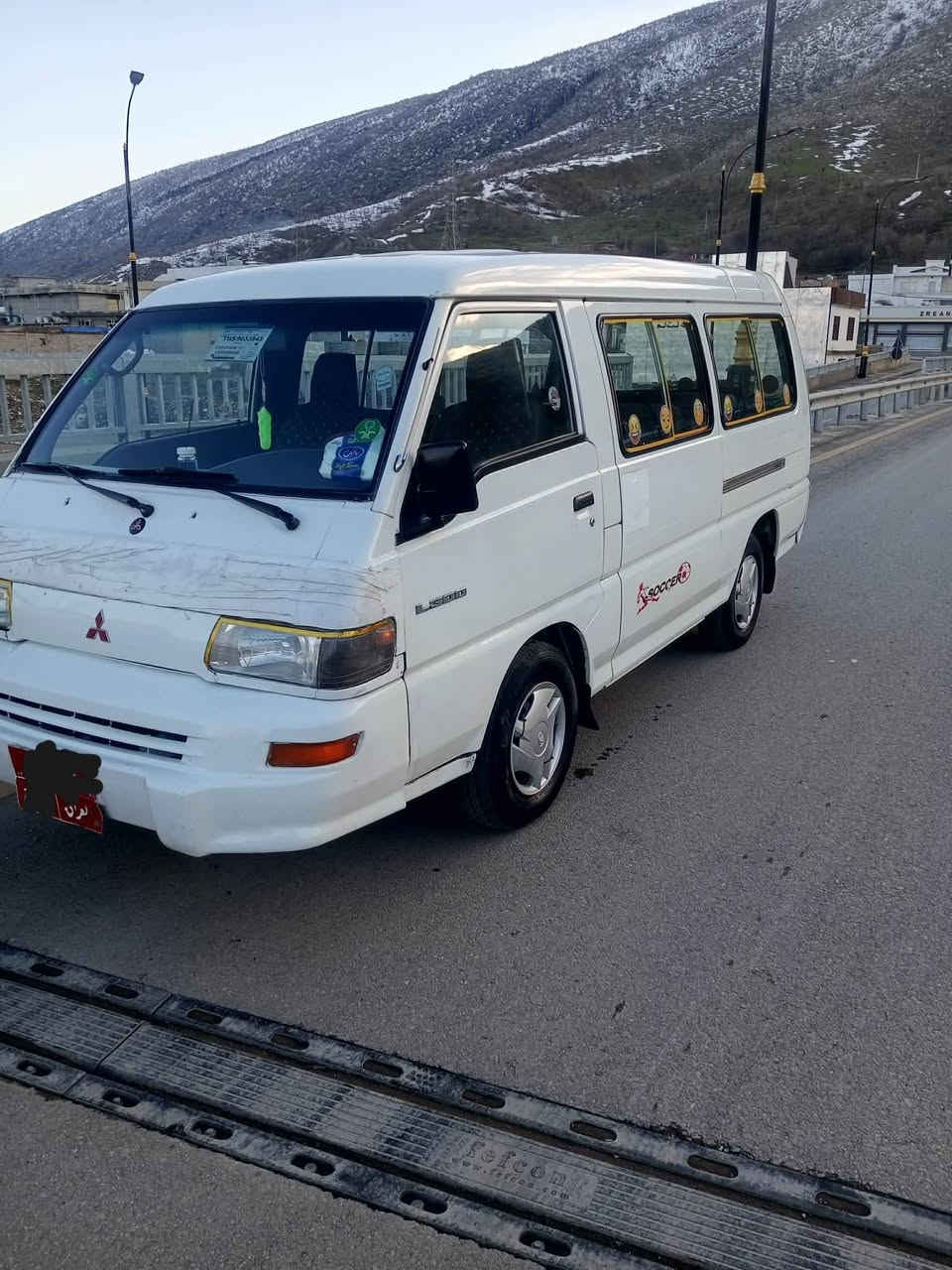 مستر بۆشی بۆ فرۆشتن
2009

گێر مەکینە اکسل بەشەرت

تەحویل خرامەبەشەرت 

بێ تەقەو رەقەیە 

ساردوو گەرمی مزبووتە

سەیارەکە بێ مەسرەفە 

دووسێ پارچەی بۆیەخە من بەحیزام دەیفرۆشم

براوەو تەحویل شانسی بەشەرت
***********
***********
تکایە ئەگەر مشتەری نامە بنێرە نەک تەنیا بۆ نرخ
