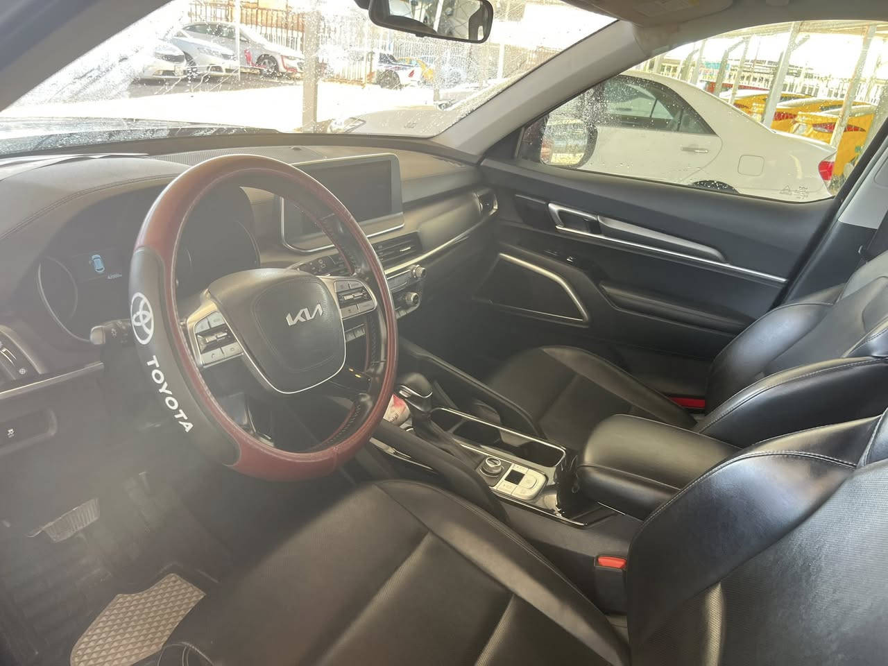 تولورايد موديل 22 ماشيه 40 حادثها فقط الجاملغ الأمامي اليمين للبيع  المواصفات واضحه جلد سايدبريك بصمه وسعرها بيه مجال مكاني الديوانيه ***********،عليه واتساب
