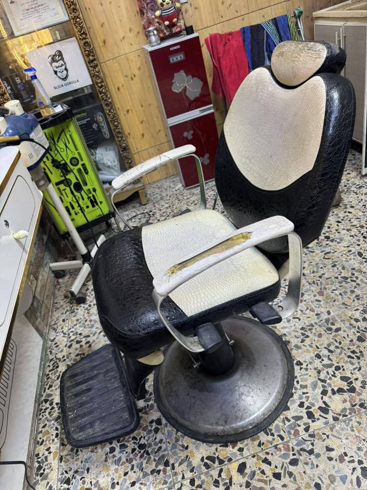 بغداد جسر ديالى
اغراض صالون للبيع 
مري 2 وميوزة 2 وفاترينا 2 
كرسي شيروكي 1 
عربانة وجهاز بخار 

هـ : ***********
