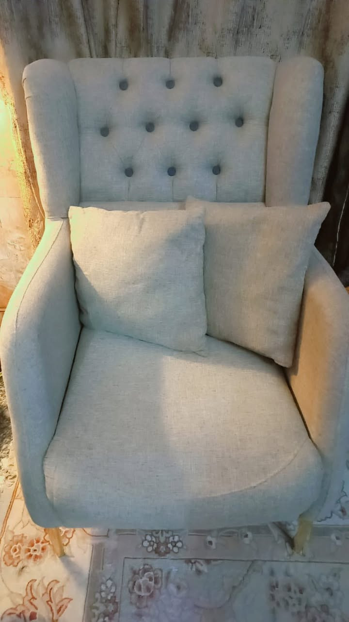 التخم 400
جهاز الرياضي جبلي 200
السبلت طن جديد جدأ 200
ميز طعام دائري 40 
الاتستفسار واالاتصال على الرقم ***********
