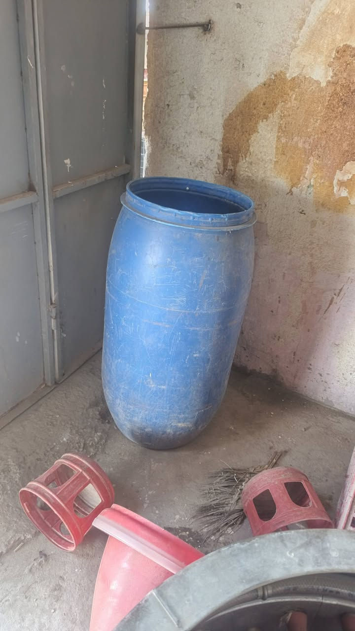 سلام عليكم غراض مال دجاج كامله البيع مكان طوريج *********** وياهن جدر وطباخ  وقفاصه 6
