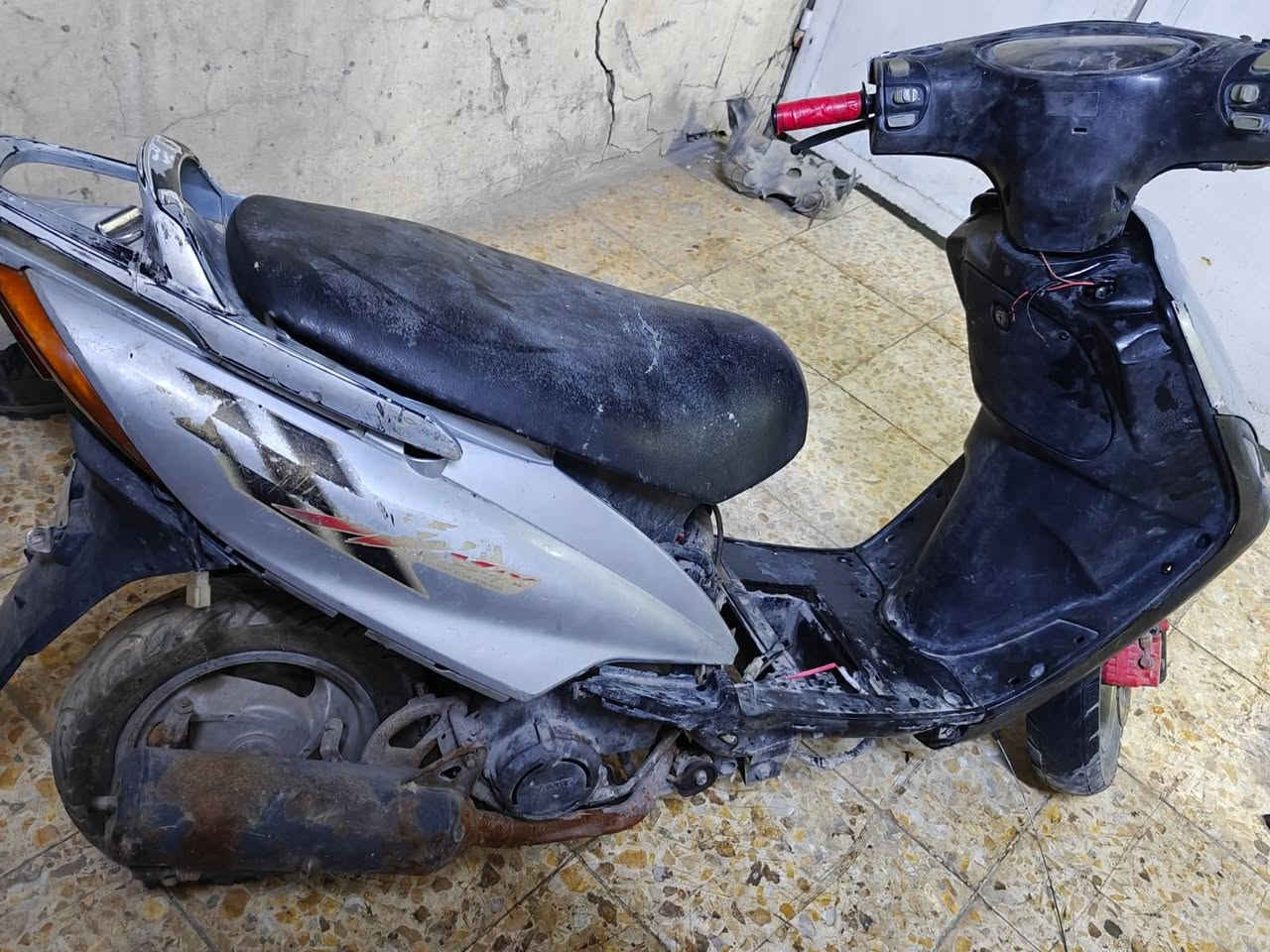 السلام عليكم
دراجه ماكس 140 كوم حديد شغال
الكابريتر بلادي خير من الله 
المكينه خيط + بيها تنقيص يعني نضوح 
تفيد العالم الي ما عدها الدراجه شوفت عينكم كفرات كامله 
المهم تمشي 
مكاني المشتل + ***********
سعرها 90 وبي مجال حك الجية
