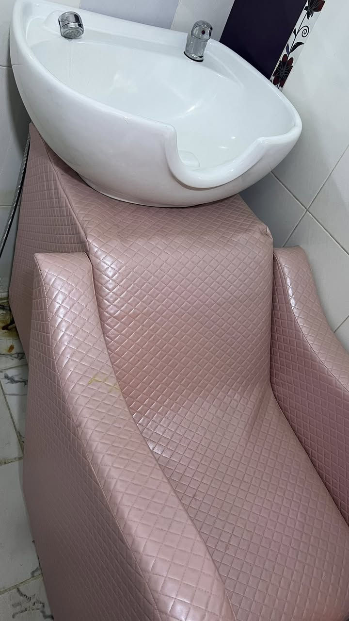 مغسلة شعر غير مستخدمة بسعر 150 الف / بغداد / المنصور / ***********
