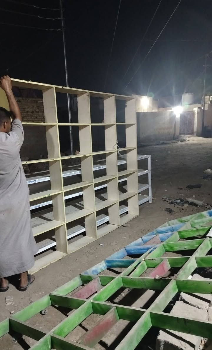 يتوفر للبيع 
رفوف محل، نظيفات ومثل مابالصور 
للتواصل:  ***********
