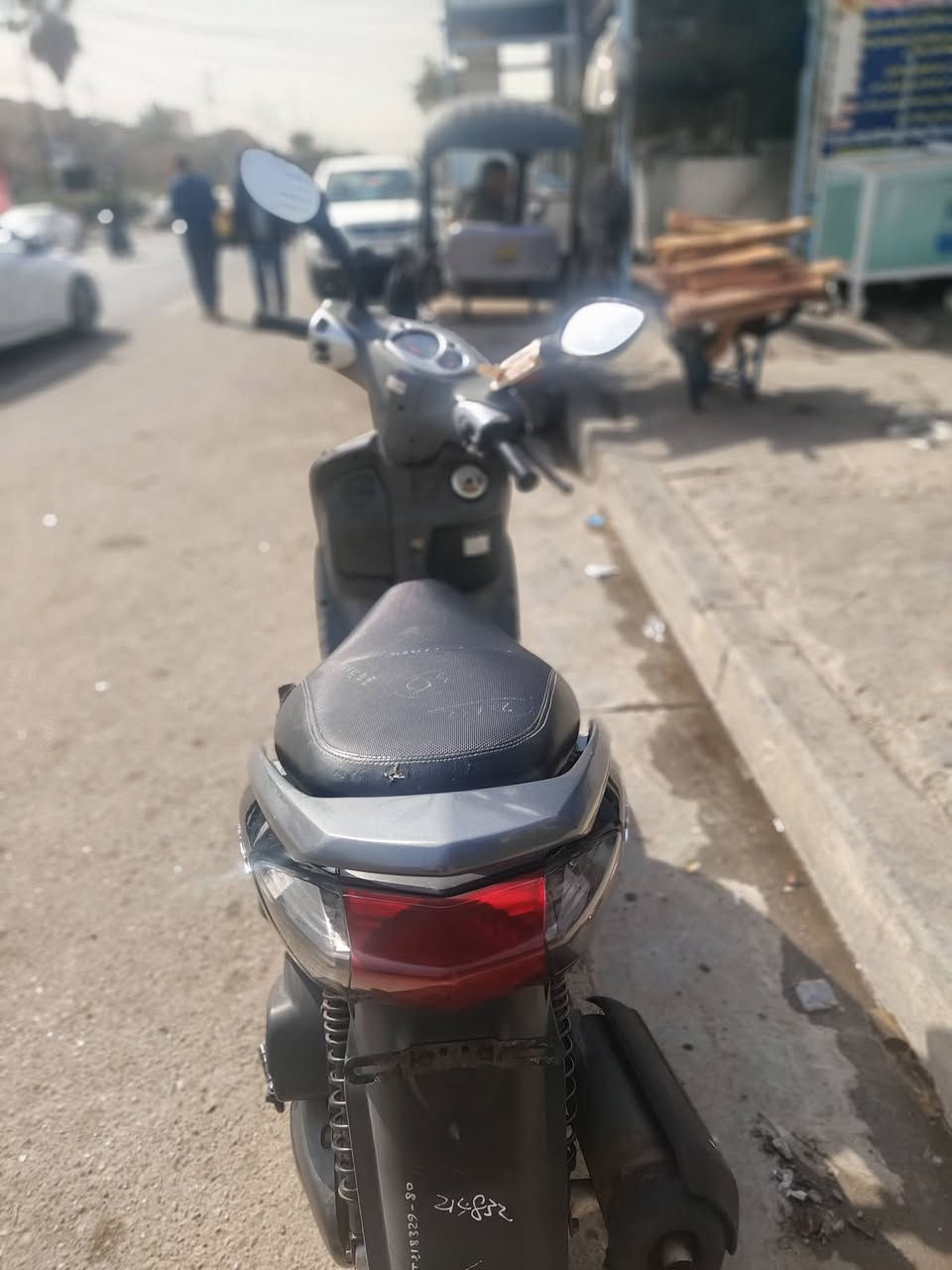 السلام عليكم سكنس نثيه 140 دراجه رمبه نازله قبل شهر او اقل ماشيه 10 الف دراجه جديده معنه الكلمه مكفوله عنوان الغزاليه السعر 700 ***********
