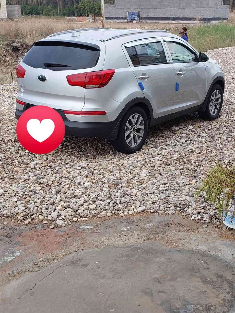 سلام عليكم للبيع  سبورتج موديل ٢٠١٥ وارد امريكي بيها جاملق والبنيد صبق وبيها سونار جديد ماشية ١٠٠ الف سيارة نضيفة مال جناي   تخم تاير. صدر امامي خلفي جديد .منضومة كاملة مال تبريد جديدة   بسمي رقم بغداد مميز. سعرها  ١٣٠ ورقة وبيهامجال بسيط حك الجية المكان واسط الصويرة  ***********
