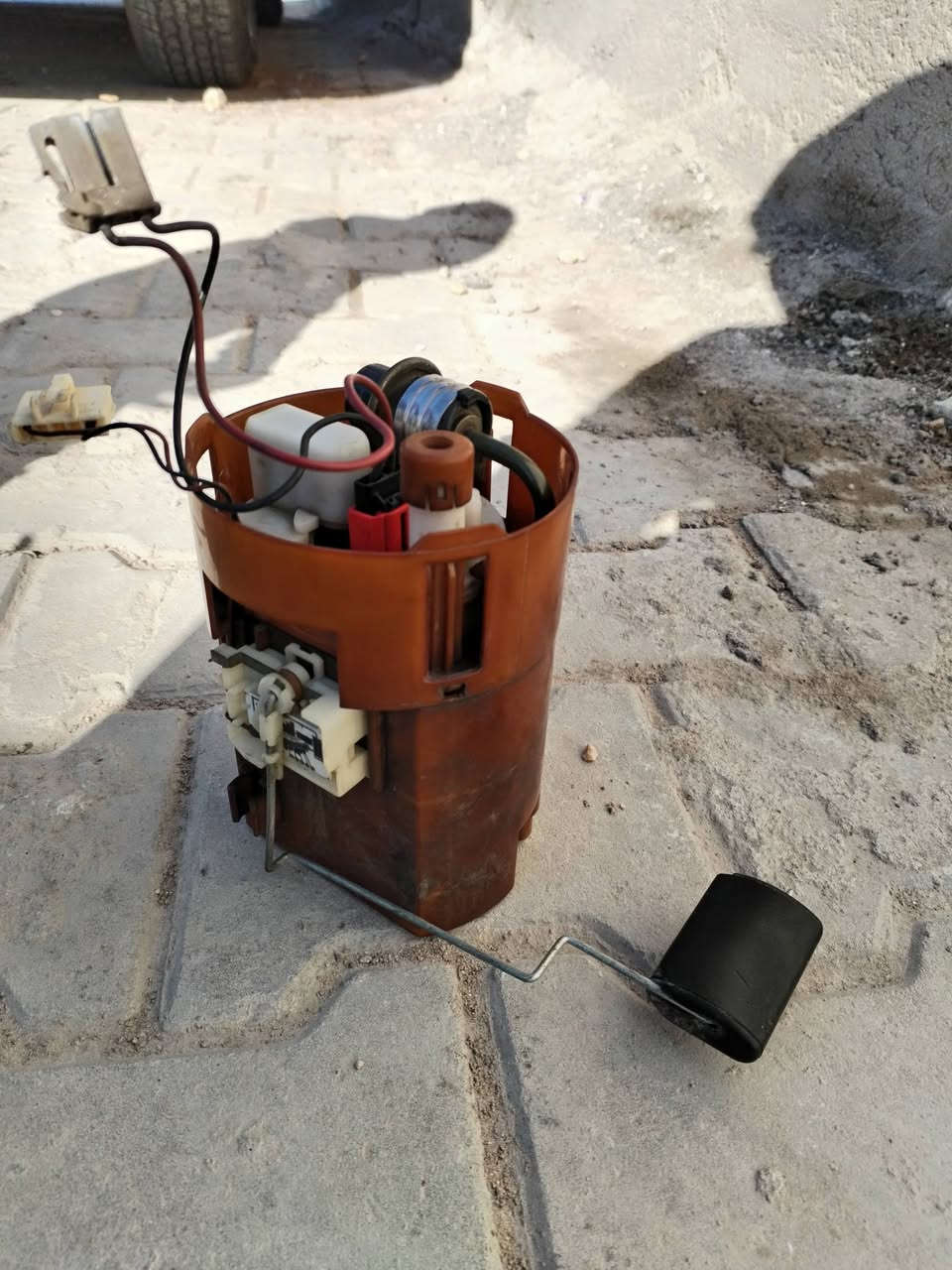 شباب السلام عليكم عبوه مال نيسان صني جديده هي وطوافتها وفيت بوم وكامله بس الكفر الفوق مكسور رايدها ب 40 وبيها مجال *********** ***********
