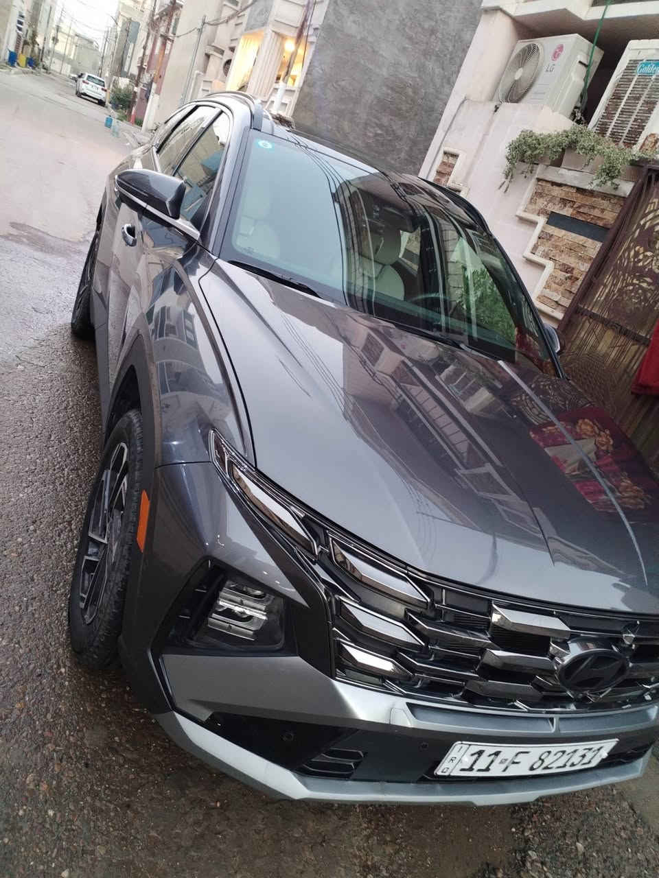 2025 Tucson limited هايبرد
توسان لمتد اعلى مواصفات لون فيلي شذرة 
فور ويل
رقم بغداد 
ضرر تبديل جنطه وصبغ نص الجاملغ الخلفي جهة السكن 
باقي السيارة كفالة  
السيارة بدون إرباك 
السيارة جديدة ودخول جديد واخت الزيرو بعدها 
ماشية  11  الف ميل 
1- محرك 1600 توربو هايبرد 
2- بانوراما 
3-اربع كامرات امامي وخلفية وجانبية بالمرايات 
4- حساسات امامية وخلفية ١٢ حساس
5- رادار امامي وجانبي وخلفي نقط عمياء 
6-تتقدم وترجع بالبصمة 
7- كشنات جلد ابيض وكهرباء الاماميات 
8- تبريد وتدفئة كشنات امامية وستيرن تدفئة وكشنات خلفية تدفئة 
9- كير تعليك و شفتات ستيرن 
10-خزن كشنات
11-لايتات عدسات تختلف عن العادي
12- صندوق كهرباء ومن تقترب منة يفتح  
13- داتا شو تعرض على الجامة الامامية 
14- سستم صوت Bose مع دمام بالصندوق
15-اوتو هولد
16- مساعدة النزول من المنحدرات 
17-شاحن تليفون واير ليس 
18-حساس قراءة العين 
19-الوان داخلية تتغير ١٠ الوان بيها 
20- انارة داخلية led 
21-شحن تايب سي 
22- ويل كب حجم ١٩ 
23- شاشة كبيرة ابل كار بلي واندرويد اوتو 
24-مرايا قلاب عند الرجوع للخلف
25- كامرات مع الاشارة
26- رادارات وسياقة ذاتية ومرايا تعتيم ذاتي
السيارة جديدة ومابيها اي نقص 
مكان السيارة بغداد
بدون ارباك
السعر 220  وبيها مجال 
***********

