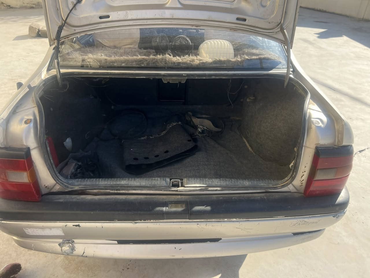 فكتره موديل ٩٢ حجم ١٨  كير توماتيك رقم الماني سنويه جديده كربون نفط بيه  شرط بدون صبق بعد دوير ما مصلاحه  شرط قطره صبق ما بيه سياره سيديد قفل مركزي  قفل ريمون 
تتفه نار كهربايات كله شقاله سياره وضع شريكه عنون موصل حي القاهره السعر ٥٠  بيه مجال  الهاتف ***********
***********
