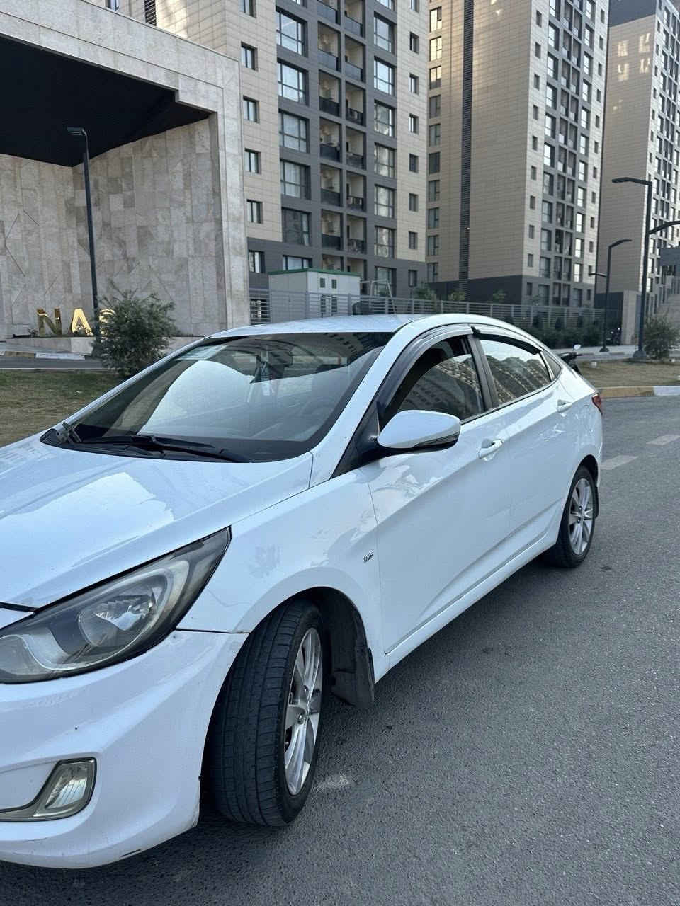 اكسنت 2011
محرك 1600 قطرتين نضيف كير نضيف صدري نضيف تيريد شغال  رقم إنكليزي صبغ ربع جاملي اماني وربع بلباب الخلفي    رقم بغداد السياره بسمي 
السعر 90$
هـاتـف ***********
