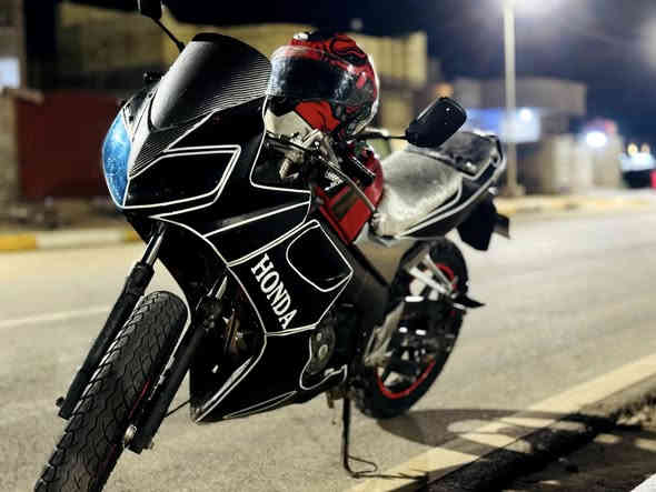 السلام عليكم 
دراجه #سي #بي #أر #بطح 125
دراجه خير من الله كله بلادي 
سبانه ممدوده عليهه يعني كله بلاد 
زوج تايرات جدد صالنصه رياضي جديد 
دراجه كله شغال مابيه اي نقص  
#ب 775 وبيهه مجال 
واسط قضاء #الزبيديه
***********
