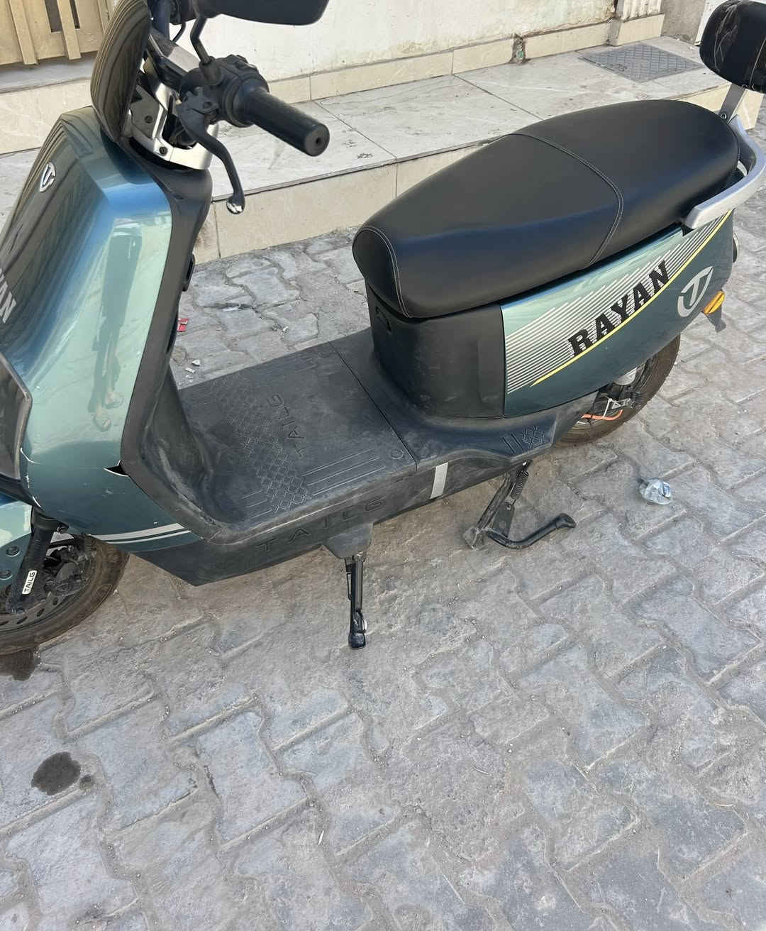 دراجة شحن ريان C2 للبيع
بيه ضربة بالكفر الأمامي موضحة بالصورة وبيها عواج بالستيرن كلش خفيف ميبين الة تركز يبين العنوان بغداد الحرية 
السعر 450الف وبيه مجال بسيط وبيها وصل من المعرض 
للاستفسار راسلني خاص


**إذا كنت صاحب هذا الإعلان وتريد حذفه لأي سبب، رجاءا أرسل رسالة إلى الدعم الفني**