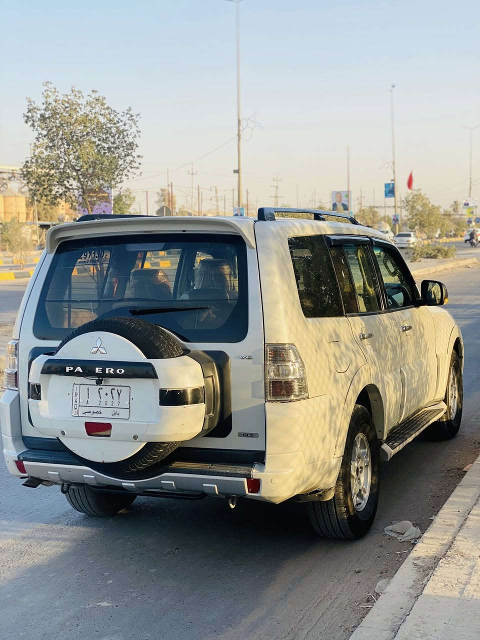 ‏السلام عليكم 
----------------------------------
 للبيع 
 ‏باجيرو 2008 محدثه 2015
  GLS 
محرك 3000 v6  
———المواصفات———
فتحة سقف (سلايد)
3 قطع تبريد
سبعه راكب
حساسات خلفيه
اشارات بالمري  +شفط ترحيبيه
جناح خلفي
كراسي كهربائية 
شاشة  اندرويد 
تخم تايرات جديد
دفع خلفي و رباعي
------------------------------
------------------------------
السعر : 125
مكان : الديوانيه 
الرقم : ***********
