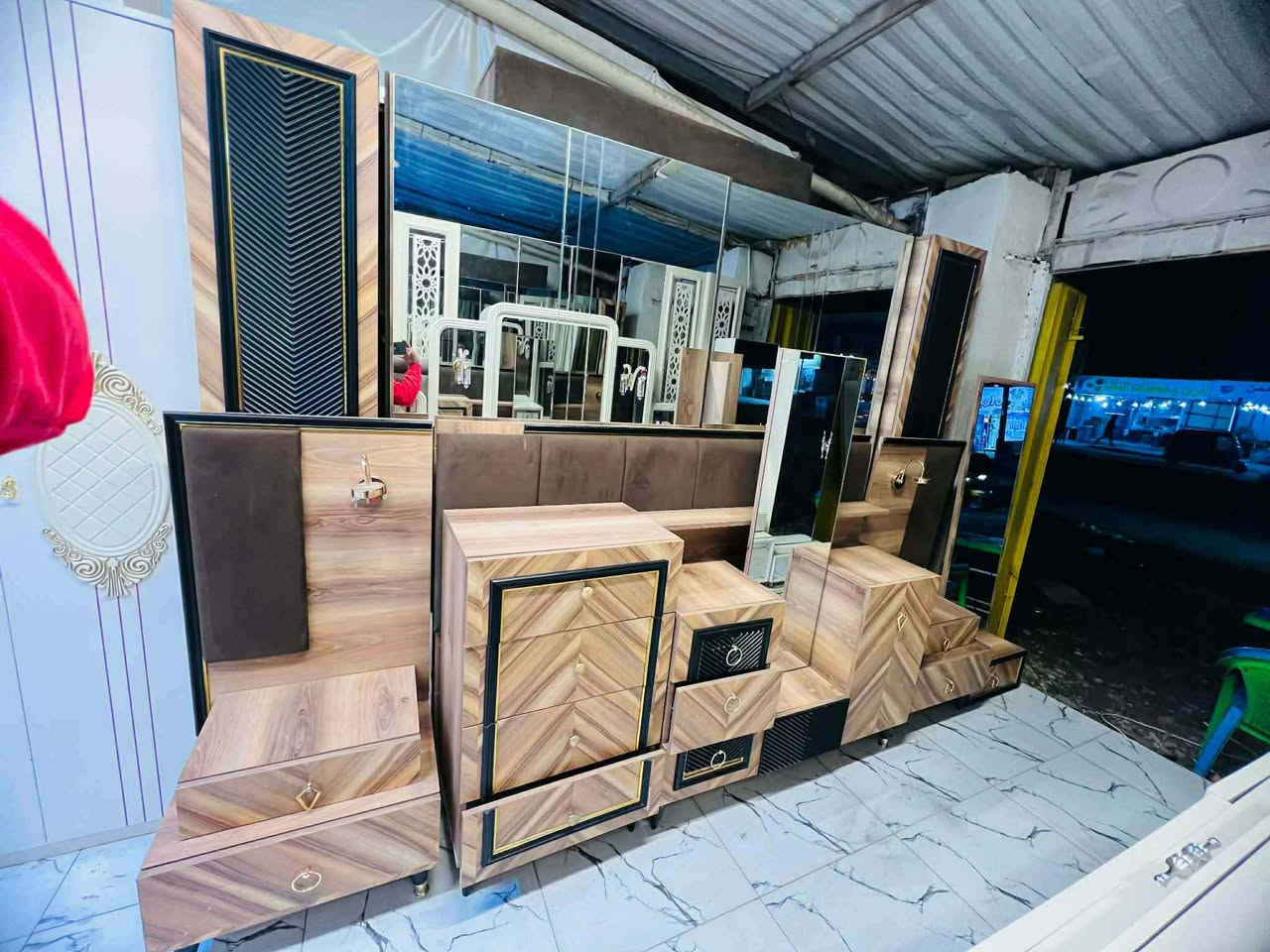 ‎غرفه نوم تركي مستخدم 9قطع موديل حديث نضام ابواب وسلايت‎ بغداد, العراق


**إذا كنت صاحب هذا الإعلان وتريد حذفه لأي سبب، رجاءا أرسل رسالة إلى الدعم الفني**