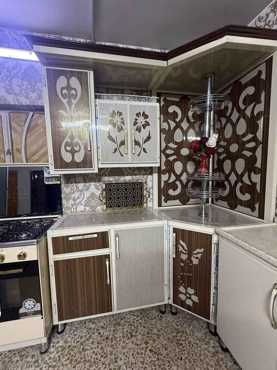 أغراض للبيع طباخ ٣٥٠نضيف كلش وكاونتر كامل ب٤٠٠اي استفسار اتصال ع رقم ***********بغداد مدينه الصدر
