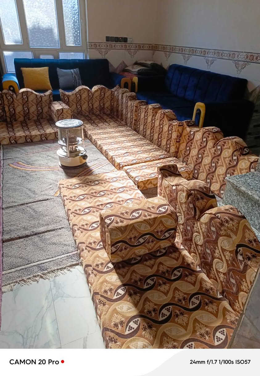 السلام عليكم جلسه للبيع 6دواشگ يعني 12متر جديده كلش كامله مكاني نجف السعر225 للتواصل خاص او ***********
