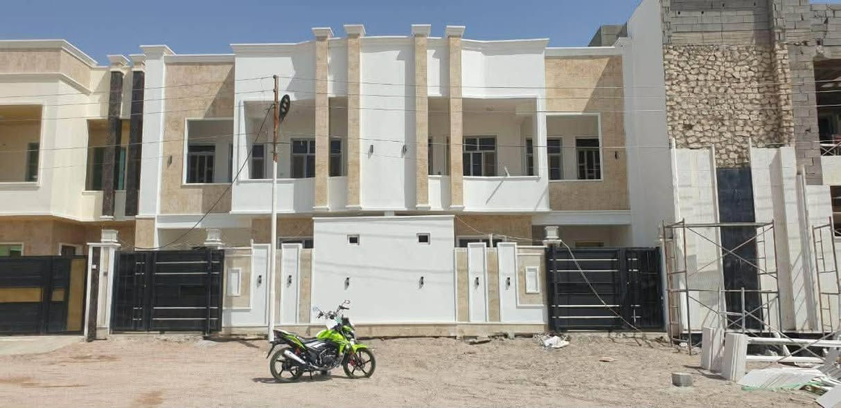 بيت طابقين  لايجار العنوان الرمادي قرب مركز الشباب والرياضة مقابل جسر  عمر
استقبال معزول  مطبخ حار و بارد 
يتكون 5 غرف و٣حمامات بيت جديد الاستفسار واتس اب او اتصال ***********     غير متواجد ع فيس
