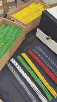 شركة جبل الرائد الرائدة في مجال الطابعات والمستلزمات المكتبيه توفر لكم جهاز سبايرول كهربائي يوفر عليك الوقت والجهد 🕠📘
 ⭕️ جهاز عملي يخدم اصحاب المكاتب والمشاريع الخاصة
⭕️ تثقيب و لف كهربائي ،
⭕️ متانة وقوة في التثقيب مع كل ضغطة. 
⭕️ يعمل على الملازم و بـَسرعة عالية جدًا 📚
⭕️ العمق 2.5-6.5 
⭕️ امكانية تغيير الحاشية في حافة الورقة. 
⭕️ بضغطة واحده تثقيب اكثر من 20 ورقة مع وجود دواسة قدم ،
⭕️ عدد الثقوب 54 ثقب مع امكانية 
تغييرها ،
⭕️ يحتوي صندوق لجمع بقايا الورق المثقب للحفاظ على مكتب نظيف وانيق
❗️ و يتوفر لدينا أيضًا جميع أنواع السبايرول ( بلاستك - حديد )
 أفخم الأنواع و أجودها
حصريًا لدى شركة جبل الرائد .
*
📍 زورونا في شركة جبل الرائد
أو 📩 تواصلوا معنا لمعرفة التفاصيل والأسعار 👇
تتوفر خدمة توصيل أيضًا 📦.
*
📞 أرقام قسم الإدارة:
***********
***********
***********
*
ارقام قسم المبيعات  :
***********
*
🔧 أرقام قسم الصيانة:
***********
***********
***********
*
📌 العنوان:
بغداد // باب المعظم // شارع الجمهورية – قرب جامع علي أفندي
*
🕗 أوقات العمل:
من 8 صباحًا – 5 مساءً
✴️ متواجدين جميع أيام الأسبوع ما عدا الجمعة

🙏💙 نسعى دائمًا لخدمتكم
#سبايرول #جهاز #device  #مكاتب #مكتبة
