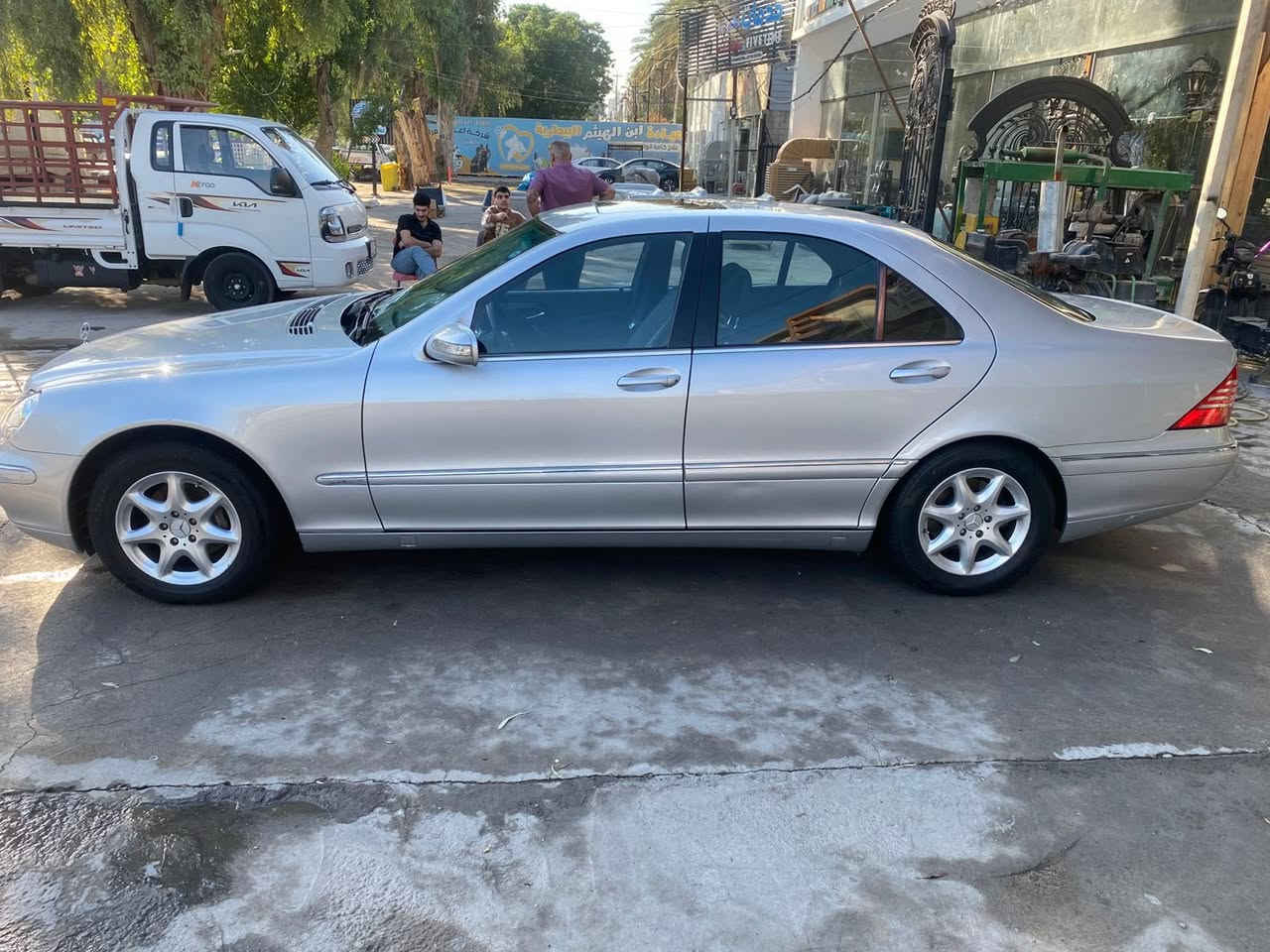 سلام عليكم 
مارسيدس غواصه رقم سليمانيه سياره مكفوله كفاله عام مكفوله حته من شخط مكفوله من صبغ من تبديل من حادث من بارد سياره كفاله عام جديده موديل ٢٠٠٤ مواصفات الغواصه معروفه 
سعر سياره ب ١٨٥ وبيه مجال بسيط مكان سياره بغداد سيديه رقم هاتف *********** أو ***********
