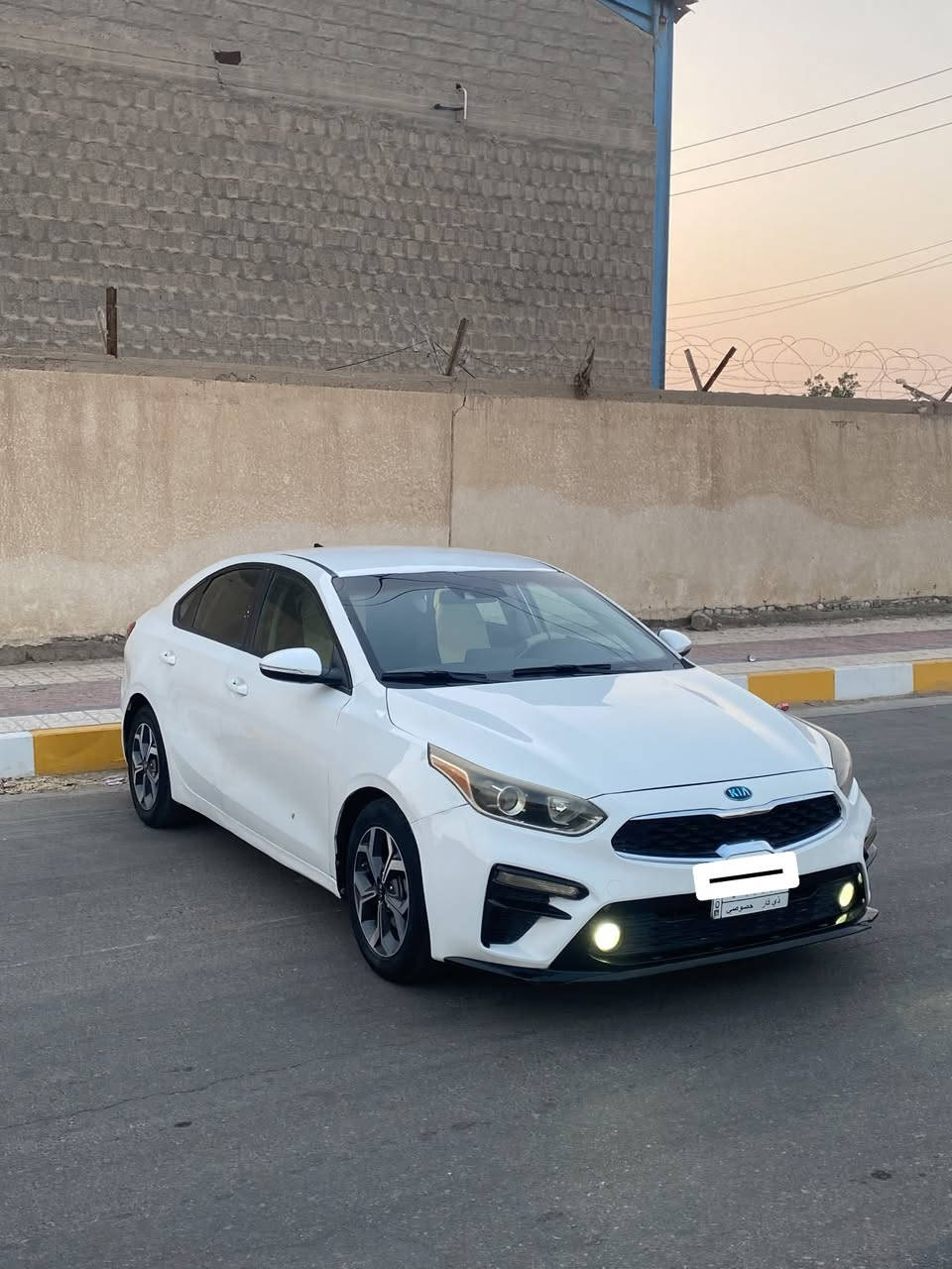 سلام عليكم 
كيا فورتي ٢٠٢١ معوقين وكاله عامه ثاني يوم 
محرك ٢٠٠٠ مامفتوحه ماشيه ٦٧ الف كير مكينه تبريد تخم تاير جاهزه سياره حلوه ونضيفه ومرتبه وسعر اكسنت 
سعر / ٩٥ بيها مجال 
مكاني ناصريه دور ضباط 
***********

