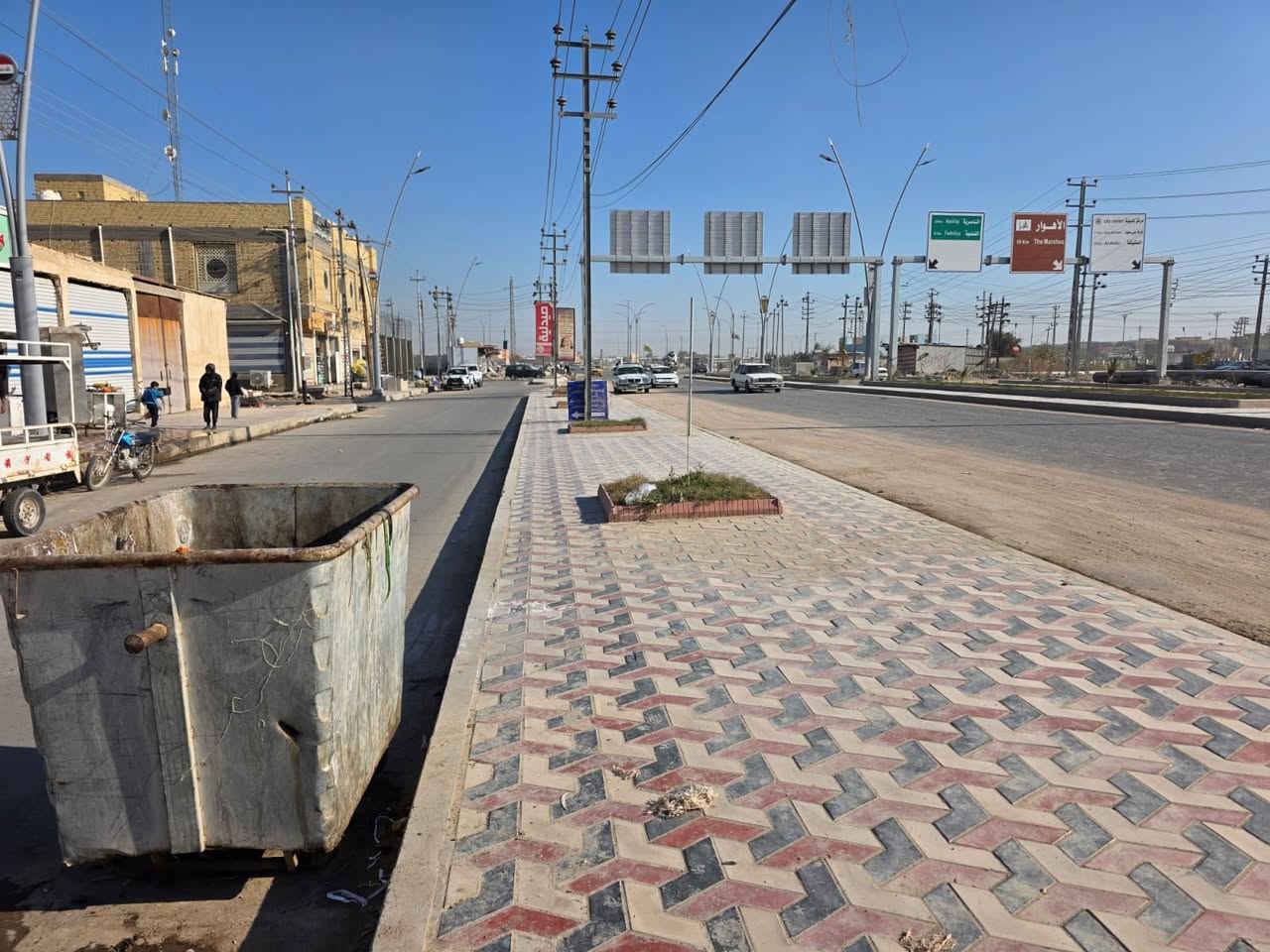 السلام عليكم.
عقار  للبيع موقع تجاري 
مساحه 250متر 
الواجهه12ونص ونزال 20
علماً العقار سند مستقل  وليس وورثه  
للاتصال  على الرقم. ***********
