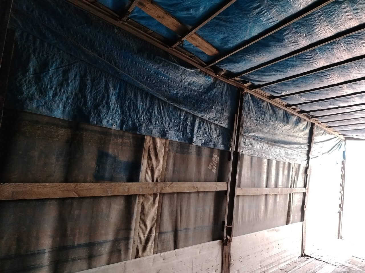 جادر فقط للبيع   هو والحديد مالته
نضيف مكان جبله  ***********
