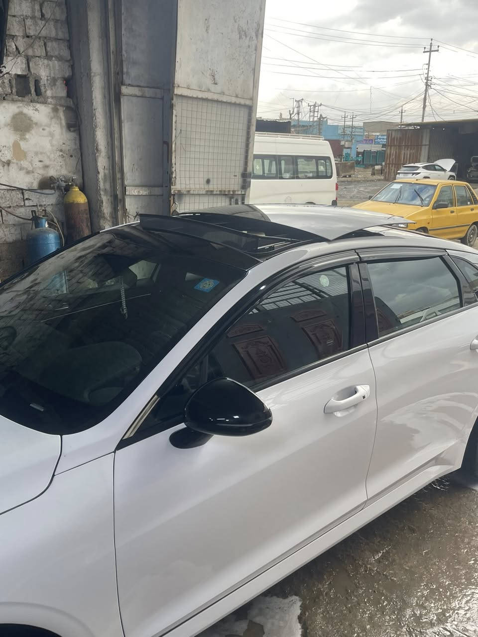 السلام عليكم  كيفايف وارد امريكي موديل ٢٠٢٤ فول محرك ١٦٠٠ تيربو بنورامة وفور ويل تدفئة كشنات وستيرن تحكمات استيرن  السيارةبسمي امرقم جديد   ال سعر (١٩٥ )***********
