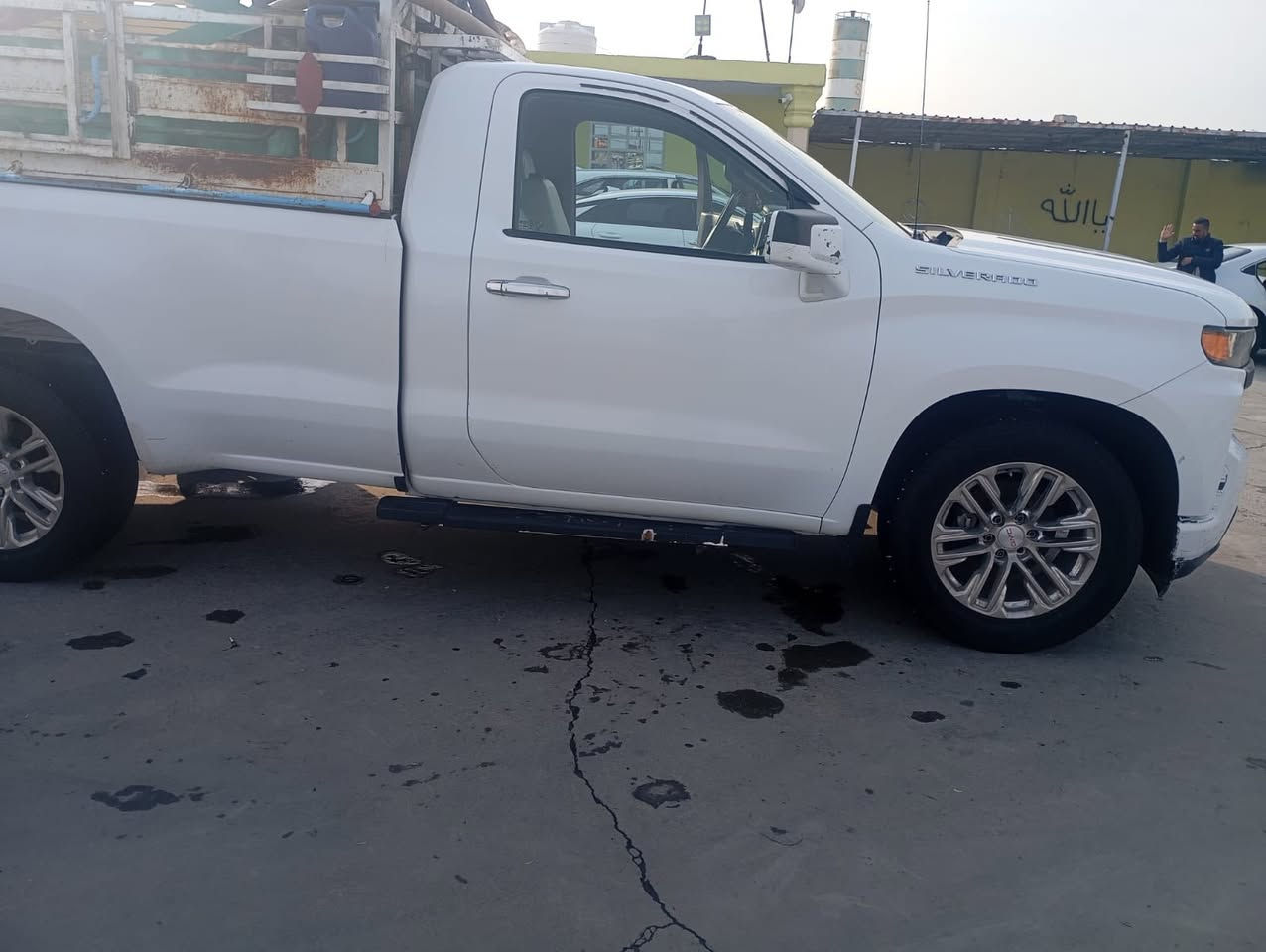 سلام عليكم
للبيع سلفرادو 2020 
مكينه 8V بدي طويل 
حادثها جاملغ خلفي طخه خفيف يعني ماوصل للشاصي 
بجم كبس 
مكينه و كير مكفول 
حدايه و تايرات جديده السيارة كلشي ما تصرف عليها كامله من كلشي 
السعر 180$ 
السياره انضف من الصور 
 # للاستفسار اكثر *********** واتساب او اتصال ما متواجد فيس
