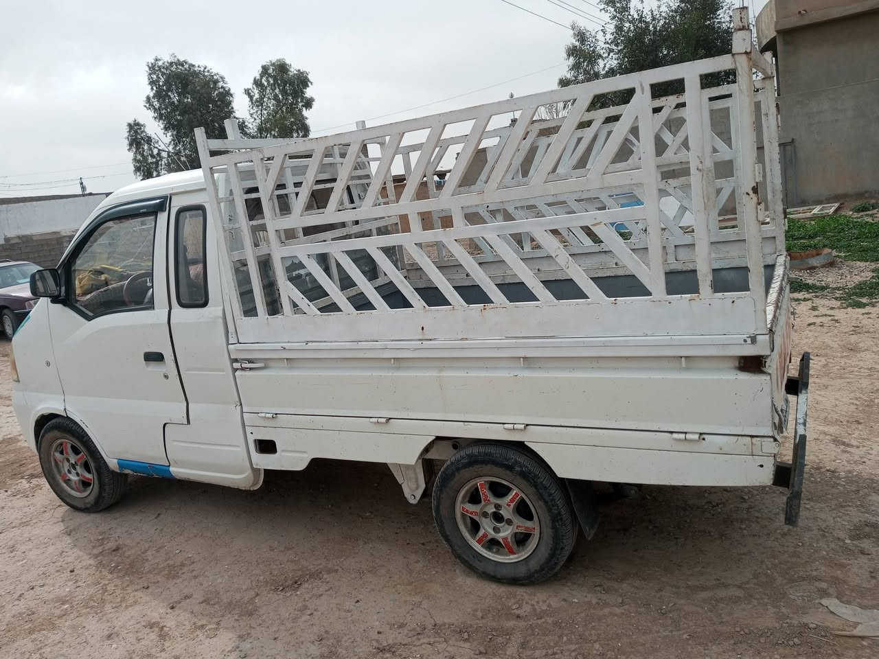 السلام عليكم اخوان 
هانفي للبيع 
موديل ٢٠٠٩
سياره خير من الله 
تخم تاير 
كهربائيات كله شغاله 
اوراق موجوده 
محجر تفصال درجه اولى 
داخله دوشمه كامله 
تانكي البنزين محور يأخذ ١٠٠ لتر 
سعره ٢٨ وبيه مجال للشراي
سياره جاهزه 
شاصي لوك شرط بلادي بيه بس جه وحده اثر خياس شي بسيط 
مكاني طوز خورماتو 
للاستفسار اتصل بل رقم 
***********
