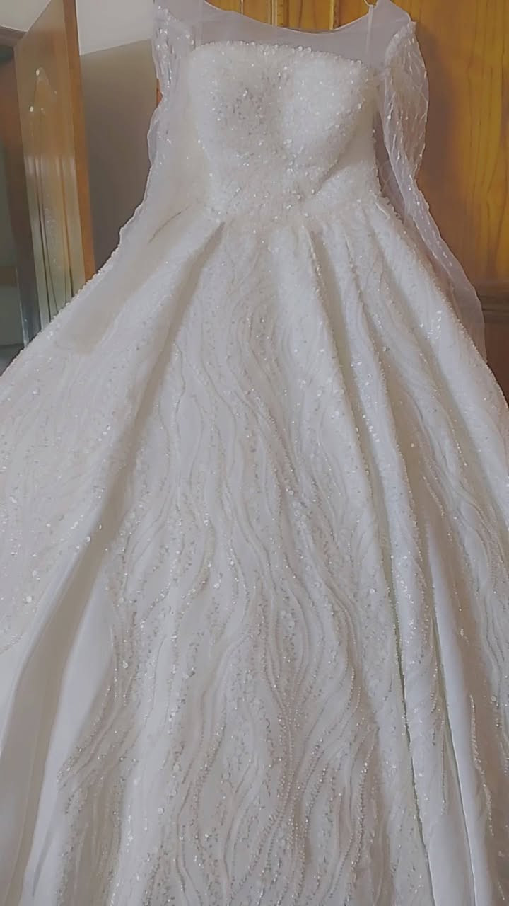 سلام عليكم عندي فستان عرس نظافته 95بل 100مابي اي ضرر او تراب حتى ذيل لبدلة جدآ نظيف لان حتى جلسة تصوير سوناها بل بيت شغل كولة هاند مي يلبس لحد وزن 46 لان بي قياطين وبطانه تتحكمين بي ذيل كلوشة من ورة السعر 200وبيها مجال بسيط


**إذا كنت صاحب هذا الإعلان وتريد حذفه لأي سبب، رجاءا أرسل رسالة إلى الدعم الفني**