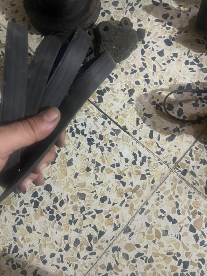 غراض سوناتا مكينه ٣٣٠٠/ ٦ سلندر حاويه ومستخدم شرط الشغل اويل بم ونوزلات  ومجاول وكوع ماء واتر بم ضاغطه سلكتر كير قايش 
اسعار مناسبه اتصال ☎️ ***********
