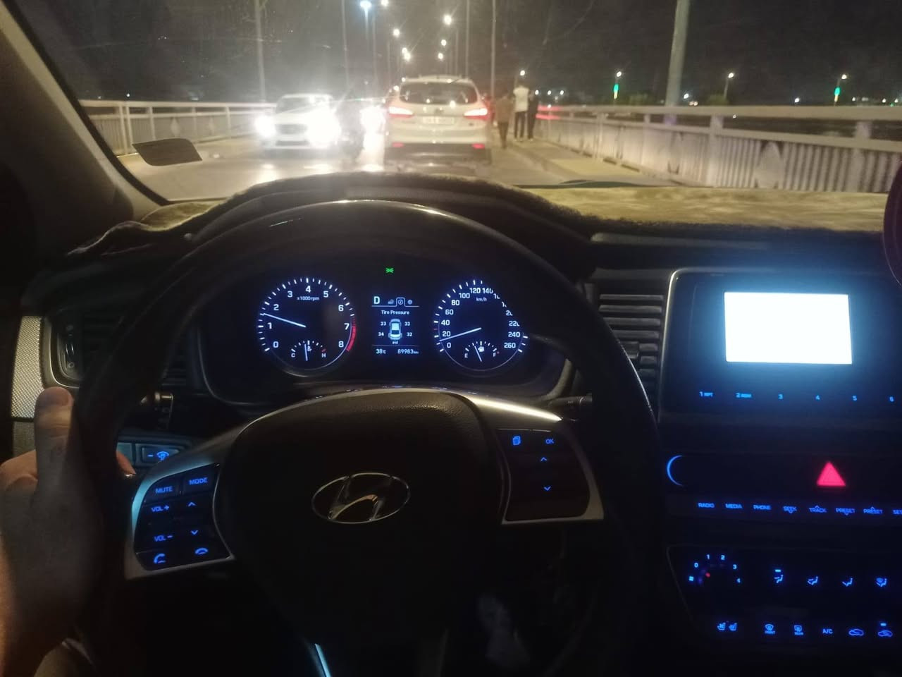 هونداي سوناتا 
وأرد كوري رقم أربيل 
ماشيه 89 ألف
محرك الفين المرغوب 
سياره نضيفه
تبريد قطعتين 
بيها 4 قطع صبغ بدون حادث من كوريا 
بانزين اصل 
وتبديل جاملغ امامي فقط 
سياره جاهزة السعر 145 وبيها مجال 
استمال شخصي الشراي يتصل 
***********
مكاني بصره صالحيه ريف الزهر البصرة, العراق
