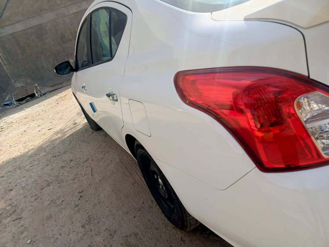 السلام عليكم سياره نيسان صني موديل 25ماشيه 25 على وضع الشركه مكفوله
شعر 120قفل قفل 
بغداد ***********
