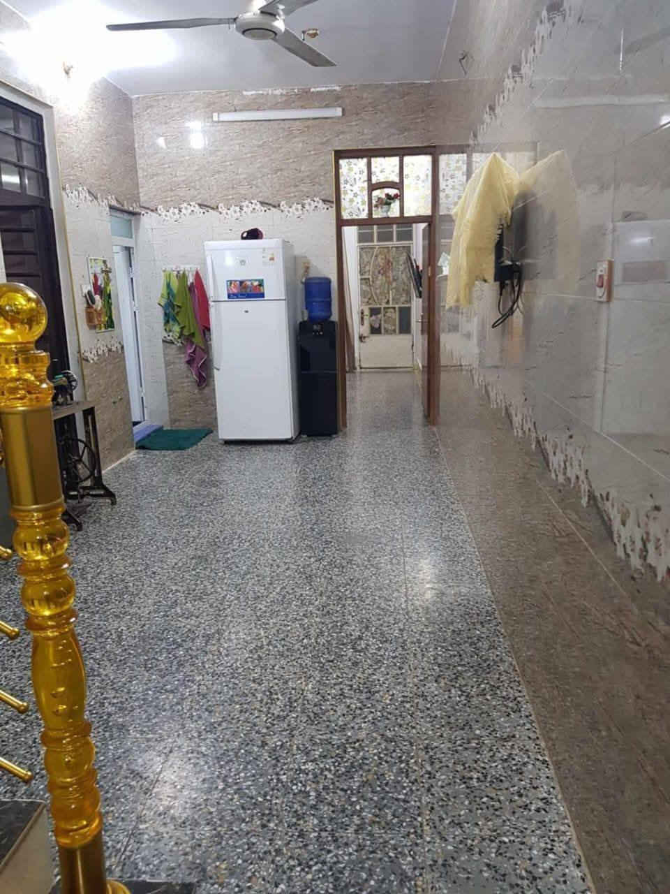 سلام عليكم 

دار للبيع مساحة يتكون من ١٠٠متر استقبال ٥×٣٦٠
وبصفة متدخل، وصاله ٧ متر من ضمنها مطبخ ومنور وبصفة حمام، وغرفة ٤٥٠×٥ وترك ١٥٠×٥ وحوش ٣٥٠×٥ وبالنسبة للبيت الفوك كله مطبك حتى البيتونه زفت وفلين وشتايكر، والجوه كله كامل كاشي من الترك لباب الشارع. العنوان بغداد بوب الشام  زراعي بيت ضيفان  الاستفسار الاتصال على الرقم ***********
