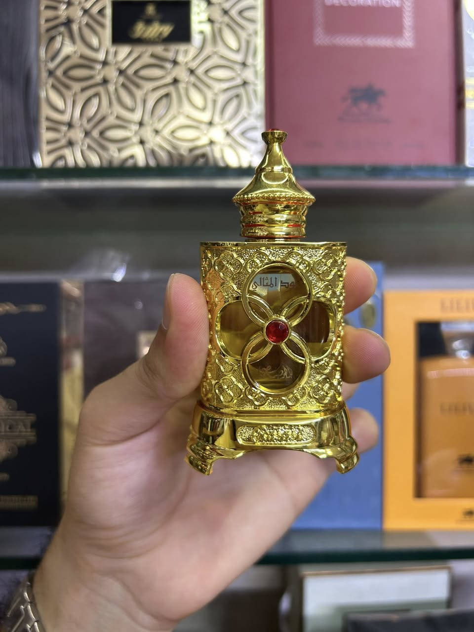 عطر عود المثالي من شركة الرصاصي 
عطر للجنسين زيتي جميل جدا بثبات وفوحان 
خياراً شرقياً كلاسيكياً ومعاصراً في آن واحد

، وهو مصمم ليكون عطراً زيتياً مركزاً (أريج) يناسب الجنسين. يتميز هذا العطر برائحة العود الهندي الفاخرة الممزوجة بنكهات زهرية وفاكهية تمنحه طابعاً حيوياً ومنعشاً غير تقليدي. 

يوجد توصيل لجميع محافظات العراق 
للحجز او الاستفسار التواصل على رقم الواتساب 

#عطر #عطورات #عطور_رجالية #عطور_نسائية #الامين_للعطور #بغداد #بابل #البصرة #واسط #النجف #الانبار #الرمادي #الكوت #كربلاء


**إذا كنت صاحب هذا الإعلان وتريد حذفه لأي سبب، رجاءا أرسل رسالة إلى الدعم الفني**