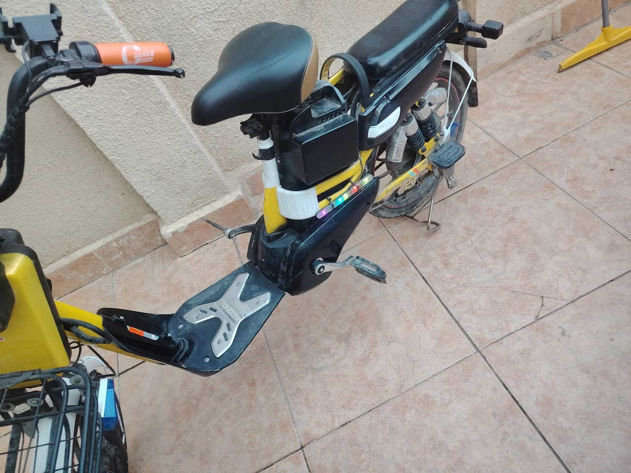 بايسكل شحن مستعمل
مواصفات:
شاشة
اناره ld
حجم 26
موديل 2023
قفل خلفي
لايت عالي ناصي
ستاند وشاحن موبايل
سرعة حقيقية 40_30
4 باتري
بك لايت
سله امامية
نضام امان سرقة
بي خللين الهورن والاشاير
السعر275 وبي مجال للطيبين 
المكان: كربلاء سيف سعد قرب أسواق حمودي
رقم الهاتف ***********
