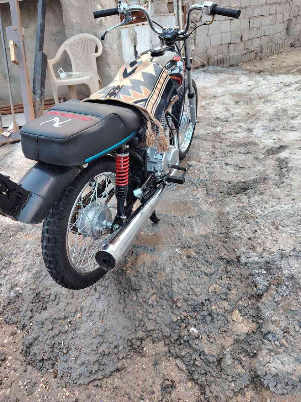 سلام عليكم دراجه نامه شلامجه تعمير 25 الدراجه جاهزه مجهزه ربع مذب عليه ما صارله 24 يوم من اتعمرت الدراجه جديد تجي وتشوفه احله من الصوره مكينته ناعمه تخبل والشاصي ارشه موديل 18 أوراق سكنر السعر 650 وبيه مجال العنوان حله شارع 80 الرقم ***********
