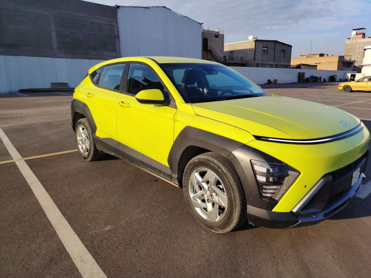 السلام عليكم

كونا 2024 الشكل الجديد
لون مميز 
فوول مواصفات عدا الفتحة
شاشة متصل بصمة 

باقي هواي مواصفات المعروفة

حادث تبديل بنيد وتعمير الچاملغ خلفي 
محرك 2000 
بدون لوحات
دخول جديد ارقام فحص
تترقم اي محافظة عدا الاقليم  

المكان بغداد 

السعر ١٤٥
واتساب ***********
