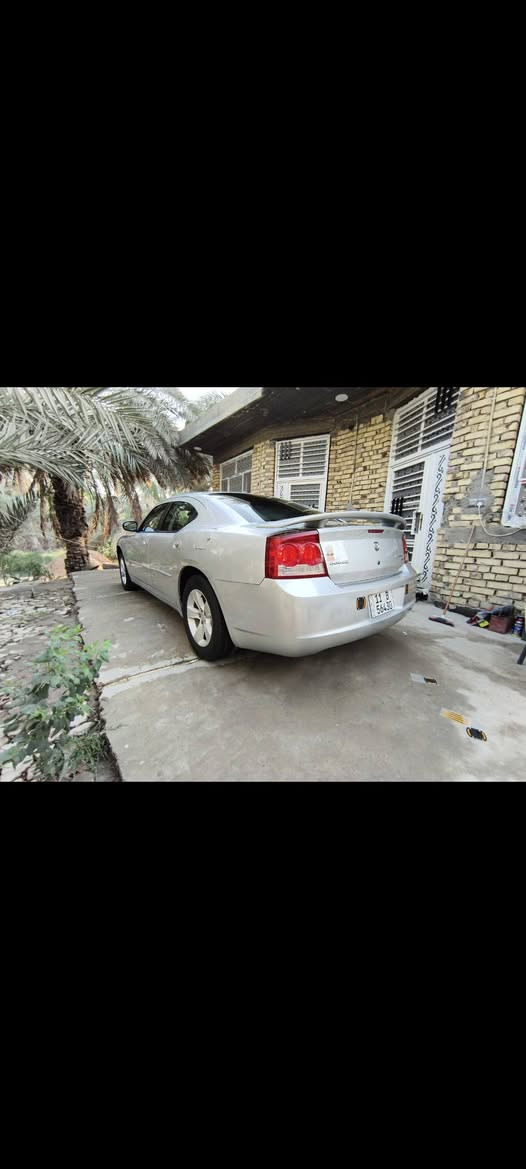 السلام عليكم
للمراوس فقط 
جارجر موديل 2010 
رقم بغداد بسمي 
السياره كلش نضيفه 
السياره بيه صبغ فقط 
***********
