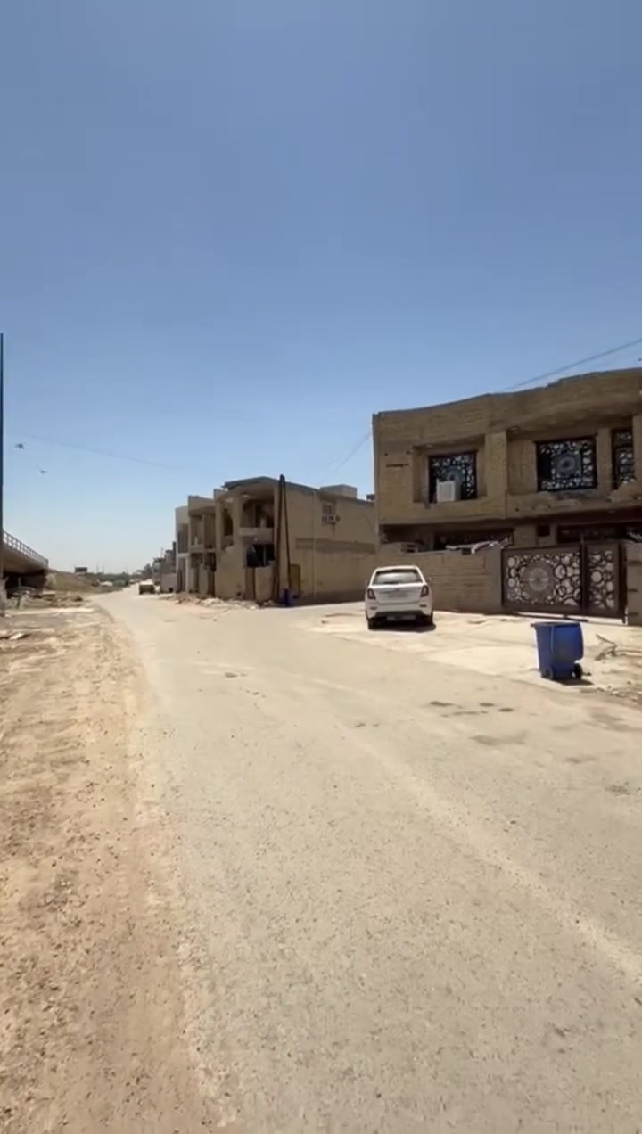 سلام عليكم 

 هيكل للبيع بمساحه 198 متر 
البيت ثلاث طوابق
البيت نقصه ارضيه وبياض واجها فقط 
كهرباء ماء كامل
خمس غرف نوم
البيت يحتوي 6حمامات 
ومطبخ حار بارد  
الاستقبال اربعه اله ربع *تسعه 
البيت عالي عن شارع 70سم
البيت شارع عريض ومقابيله تشجير
كامل خدمات  مجاري ماء تبليط
المساحه 198 متر واقع حال 
الوجه سبعه ونص ونزال 27
لاارض طابو صرف زراعي ملك شخصي 
زراعي مال حاتم السعدون  
للاستفسار اكثر  الاتصال على الرقم
 ***********
